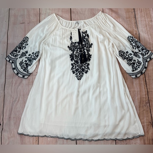 Chic Connection Women Dress 3x Navy Embroidered V-Neck Flare Sleeve Boho NWT - Picture 2 of 6
